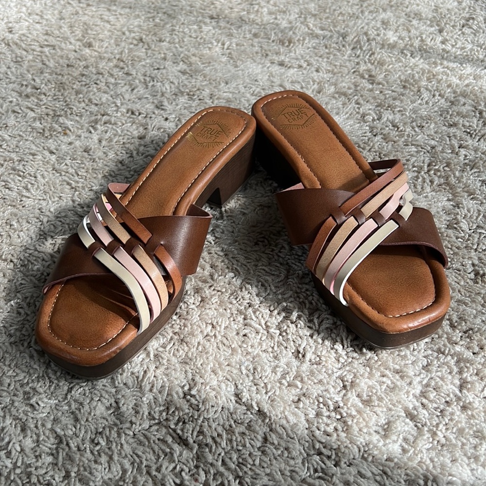 True Craft Chunky Sandal Size 8.5